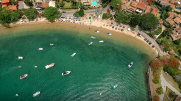 Búzios – O famoso balneário turístico rodeado de mar verde e águas transparente
