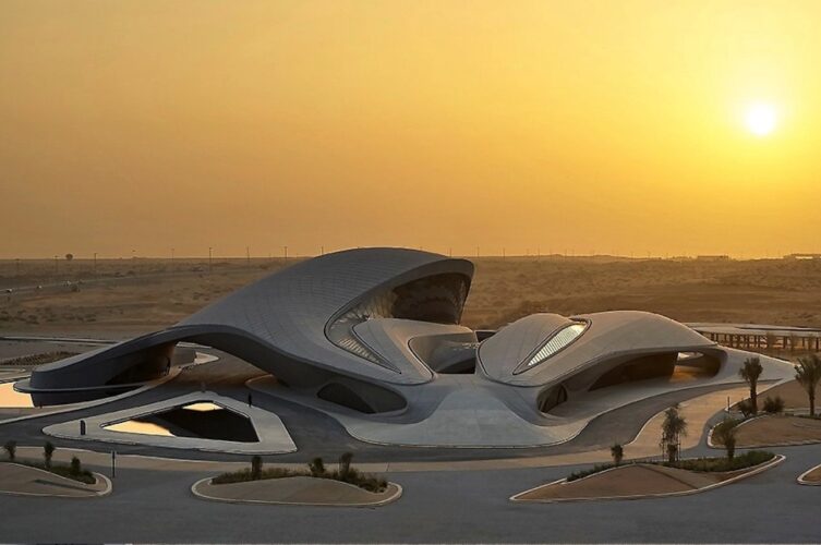 Sede da BEEAH projetada por Zaha Hadid Architects parece como dunas interligadas