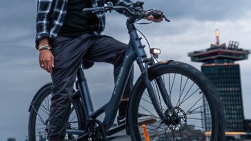 Esta e-bike urbana versátil fará de qualquer deslocamento uma experiência de pilotagem suave e alegre