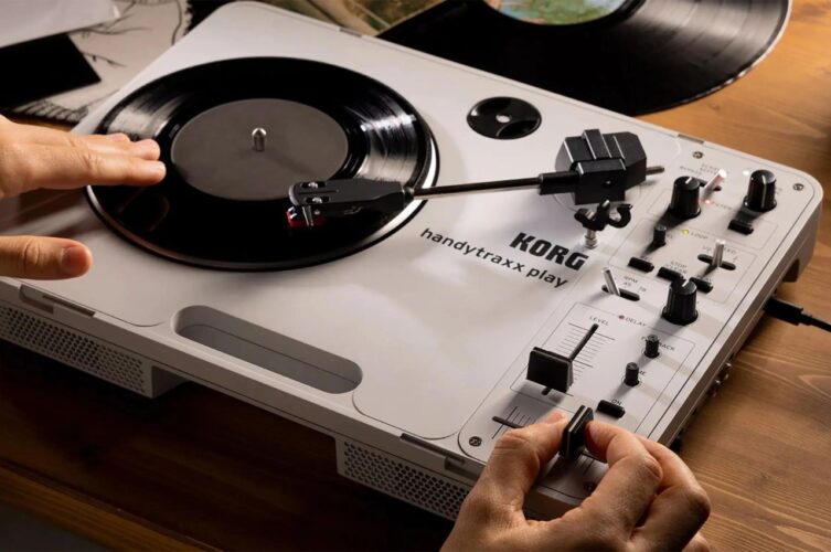 Korg presta homenagem ao clássico toca-discos de vinil com Handytraxx Play
