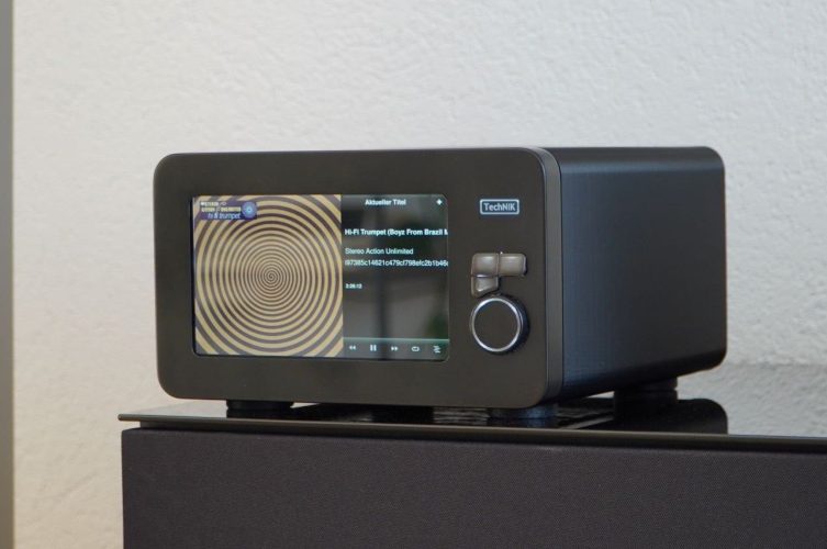 Reprodutor de streaming de áudio retrofuturista recria a simplicidade de um rádio