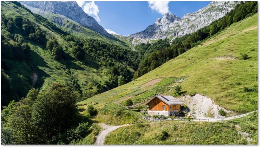 CLARINS REFORÇA O SEU COMPROMISSO COM O PLANETA 10 ANOS APÓS O ACORDO DE PARIS