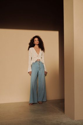 Salsa Jeans acompanha a tendência e apresenta os novos fits Super Wide Leg e Relaxed