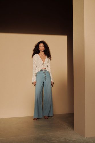 Salsa Jeans acompanha a tendência e apresenta os novos fits Super Wide Leg e Relaxed